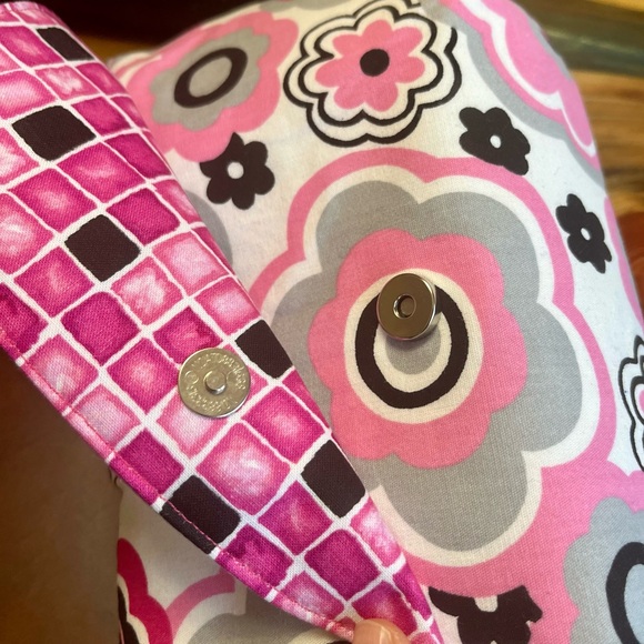 Hot Pink Flowers and Squares Print magnetic clasp Clutch Fabric Handmade Clutch - Picture 3 of 6